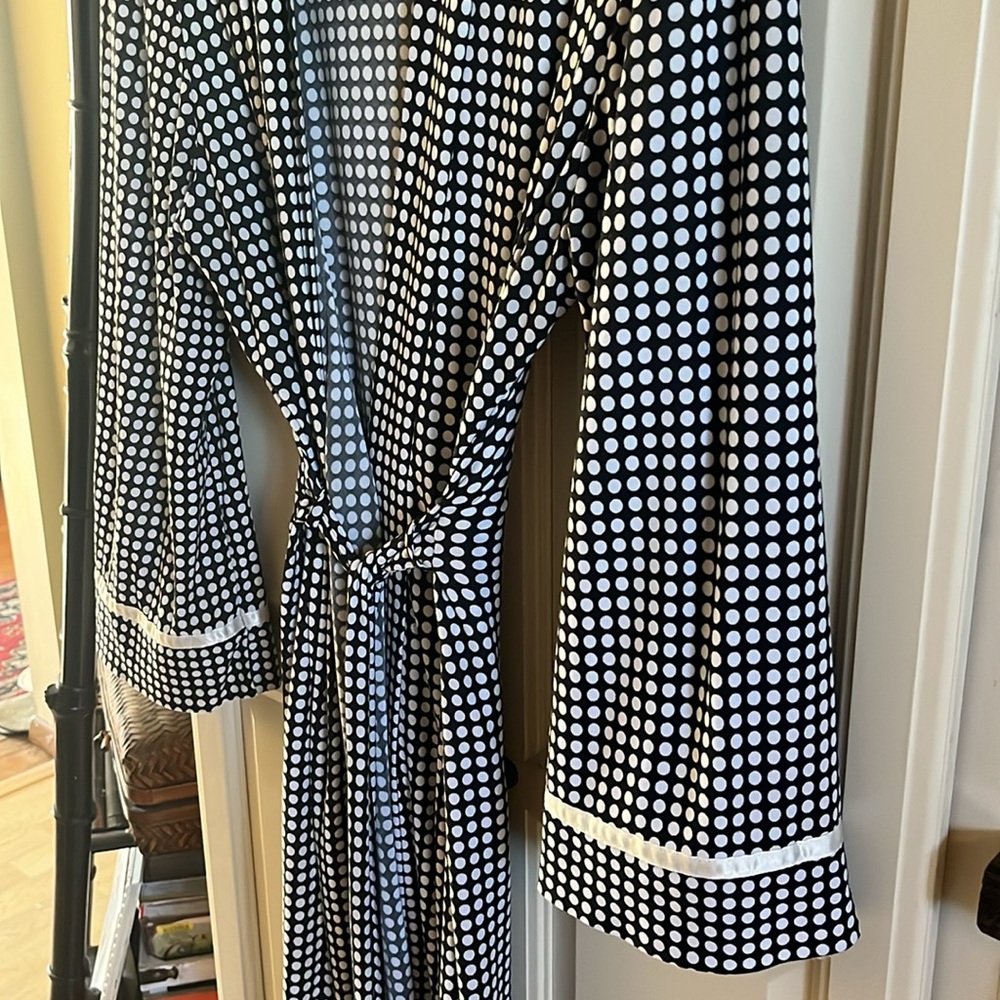 Black and White Checkered Robe - Picture 4 of 6